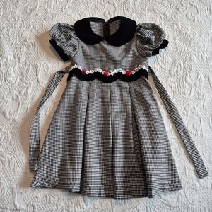 Unbranded tag removed size measures 5-6, black and white houndstooth Vintage